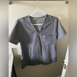 Women’s Figs medium grey scrub set